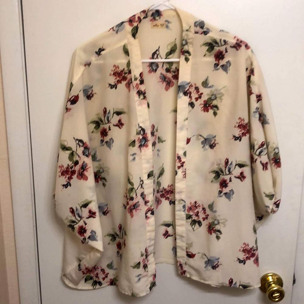 Hollister White Floral Kimono Shrug Cardigan